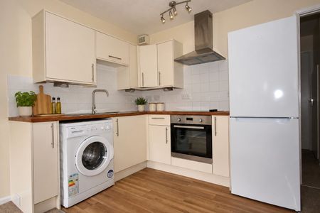 Oriental Road, Woking - Photo 3