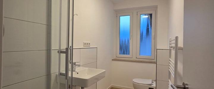 Frisch sanierte 2-Zimmer Wohnung mit Einbauküche in Remscheid - Foto 1