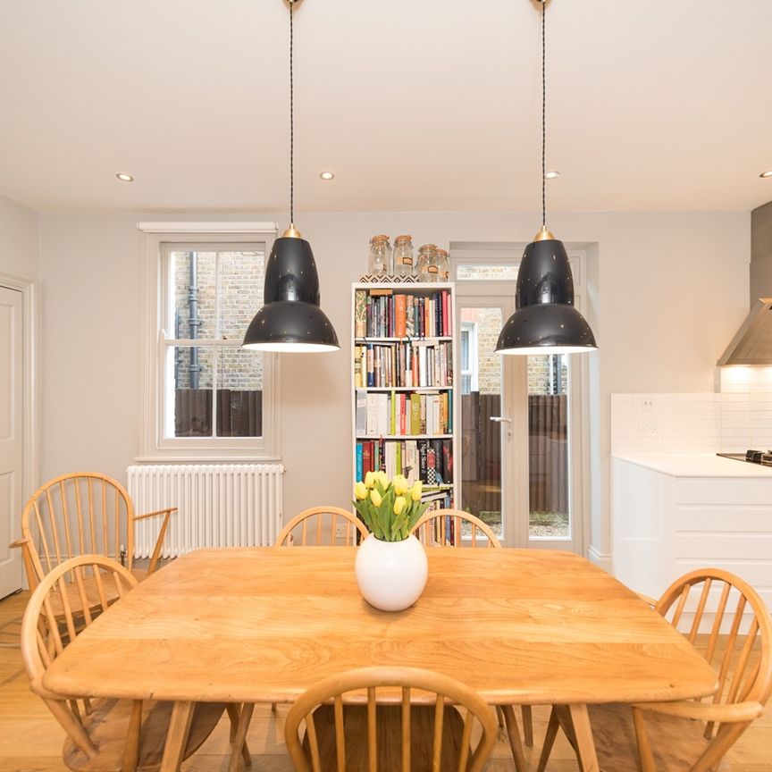 2 Bed Maisonette, Ormiston Grove, W12 - Photo 1