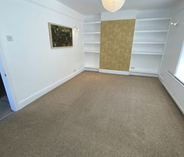 £1,400 PCM, Spacious Three Double Bedroom Maisonette with Enclosed ... - Photo 3