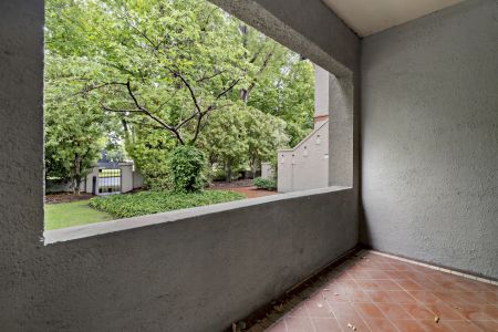 Large older-style apartment in Ardoch Village - Photo 5