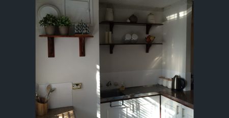 Small Secure Complex of 8 Units. - Photo 2