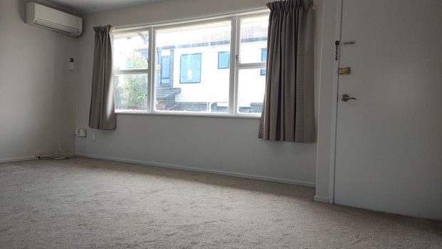 3 bedrooms family home in Papatoetoe - Photo 1