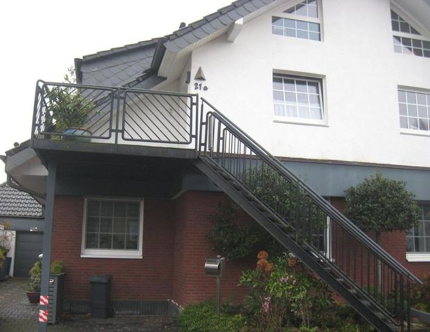 Gemütliche Dachgeschosswohnung mit eigenem Zugang - Photo 1