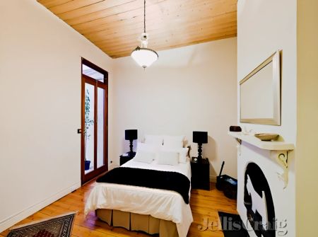 2 Bed, 1 Bath - Photo 4