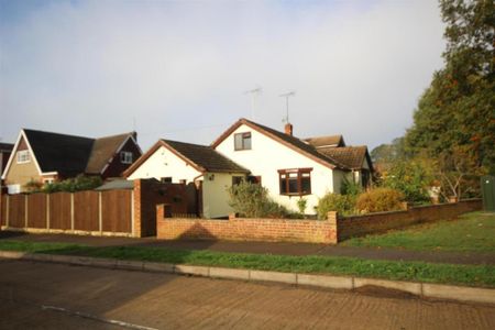 3 bedroom semi-detached house to rent - Photo 2