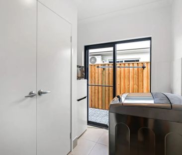 Modern family home in new estate - Photo 3