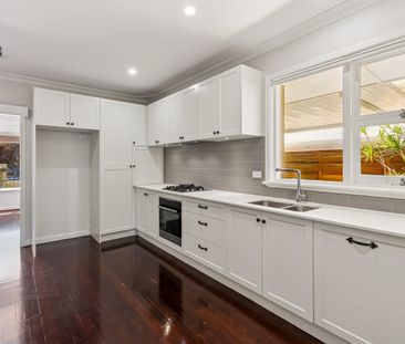 Beautifully Presented 3-Bedroom Home with Pristine Gardens - Photo 5