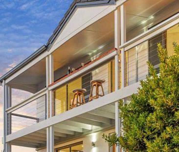 Three bedroom two bathroom family home with ocean views and easy wa... - Photo 5
