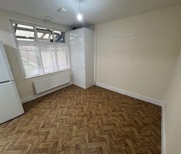 4 bedroom terraced house to rent - Photo 4