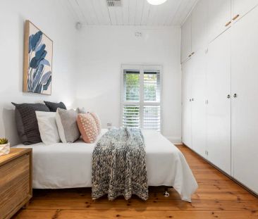 “Charming Character Home in Beautiful Kensington Park!” - Photo 2