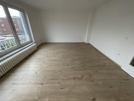 Renovierte 2ZKBWohnung mit Einbauküche in Heppens zu vermieten! - Photo 2