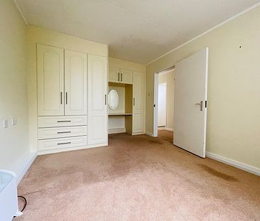 1 Bed Flat - Photo 2
