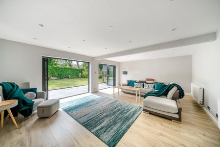 5 bedroom detached house to rent - Photo 2