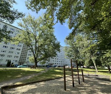 Lichterhellte 2-Raum-Wohnung mit Einbauküche - Photo 2