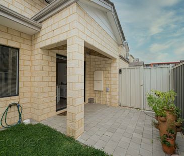 Walk to Carousel Shopping Centre - Photo 1