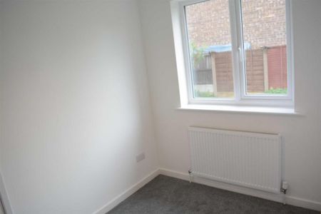 3 bedroom detached bungalow to rent - Photo 3