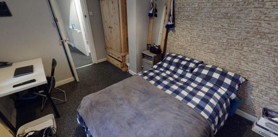 4 bedroom flat to rent - Photo 2