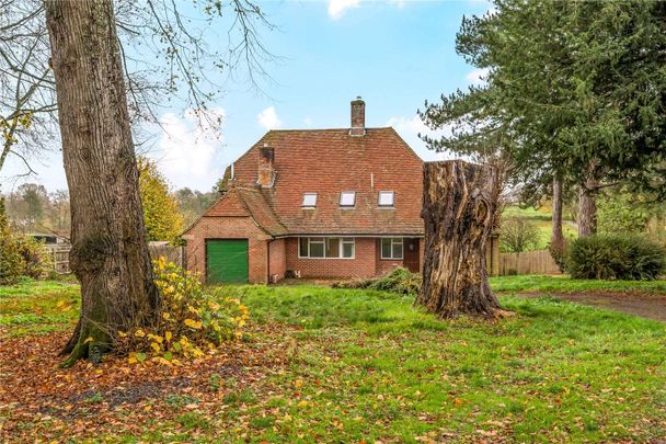 A charming four bedroom home in on the edge of Whitchurch. *Please note: Rolling break clause after 6 months* - Photo 1