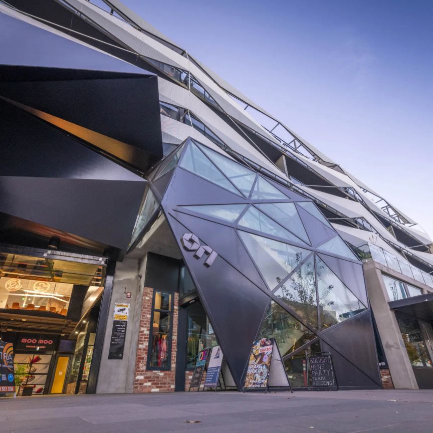 Stunning Top-Floor Corner Apartment in the Heart of Braddon - Photo 1