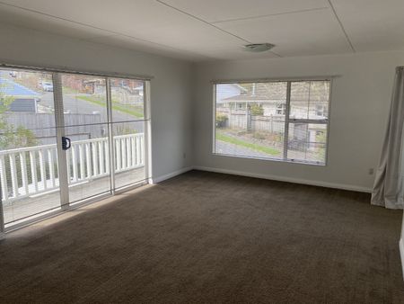 3 Bedroom home in Belmont - Photo 2
