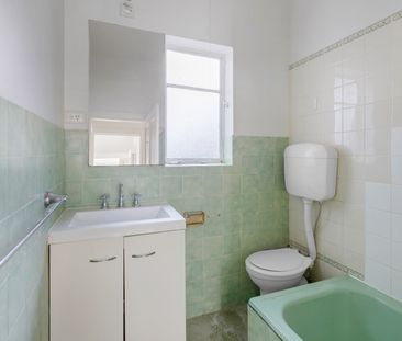 2/2B Trafalgar Road, Camberwell - Photo 2