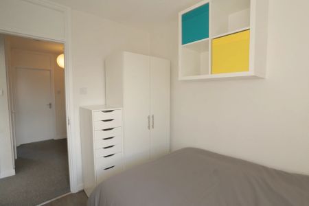 18 Hind Grove – Room 2 - Photo 3