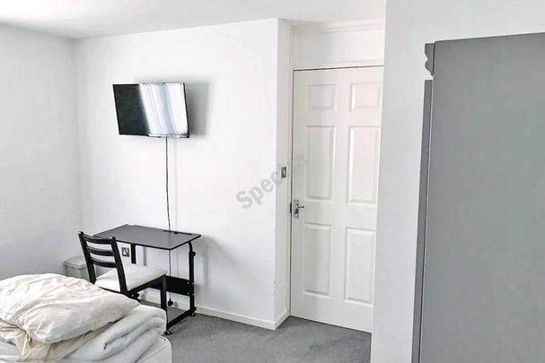 1 bedroom in a house share to rent - Photo 1