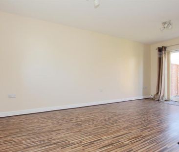 3 bedroom end of terrace house to rent - Photo 2
