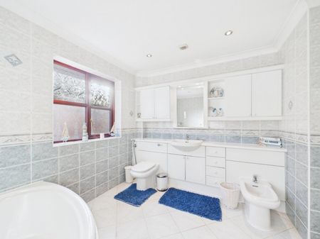 Hythe End Road, Wraysbury, Staines-upon-Thames,TW19 - Photo 5