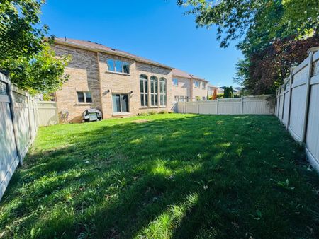 For Lease - 2449 Tesla Crescent, Oakville, Ontario - Photo 3