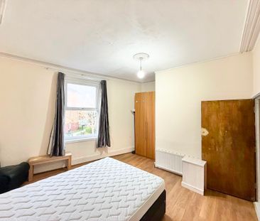 Room 2, Somers Road, Southsea, Portsmouth PO5 - Photo 6