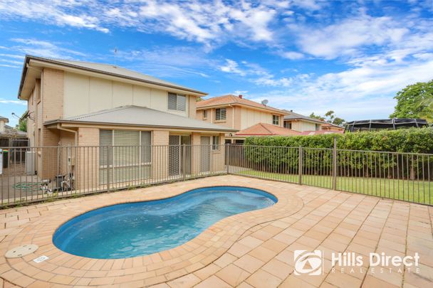 Large 4-Bedroom Family Home with Pool - Photo 1