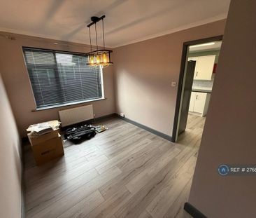 4 bedroom semi-detached house to rent - Photo 4