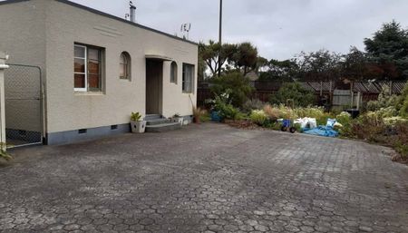 *** CLOSE TO PRIMARY SCHOOL AND FERRYMEAD SHOPPING COMPLEX *** - Photo 4