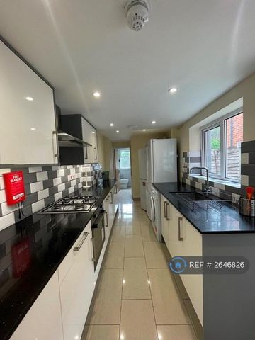 6 bedroom terraced house to rent - Photo 3