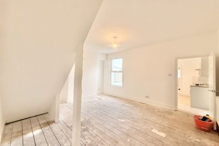 2 bed House Brickfield Cottages, SS4 - Photo 2