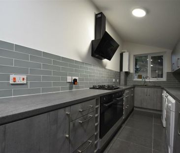 8 bedroom semi-detached house to rent - Photo 3