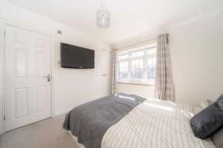 4 bedroom detached house to rent - Photo 4
