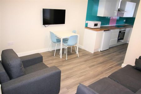 3 bedroom private hall to rent - Photo 2