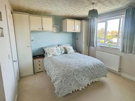 4 bedroom detached house to rent - Photo 4