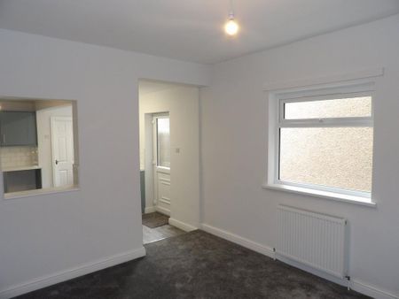 2 bedroom semi-detached house to rent - Photo 2