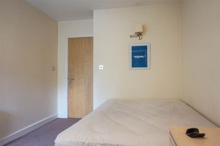 Leeds - Photo 3