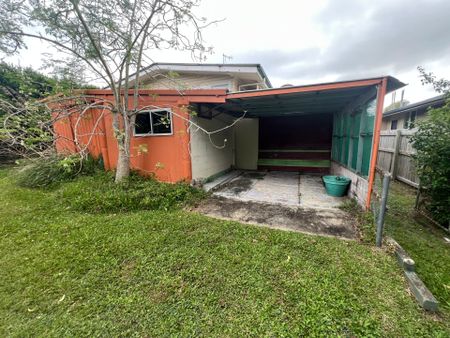 Recently Renovated - Family Home in Margate - Photo 5