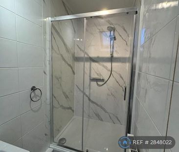 3 bedroom terraced house to rent - Photo 6