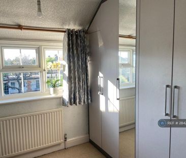 2 bedroom semi-detached house to rent - Photo 6