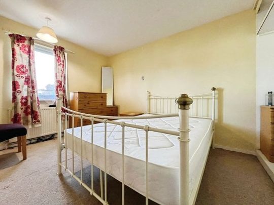 Harry Barber Close, NR5 9DY - Photo 1