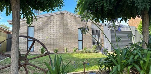 6 Hume Street, Lake Albert, NSW 2650 - Photo 2