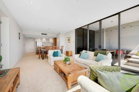 Luxury Living at Manhattan on the Park - Photo 4