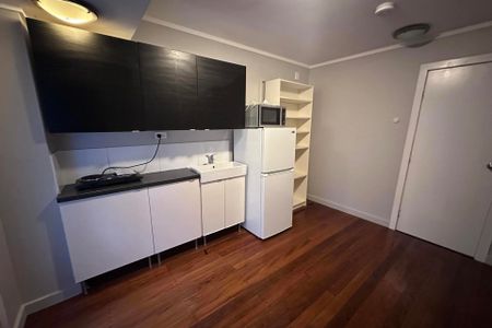 FURNISHED STUDIO without a bed - WALK TO QUT!! - Photo 2